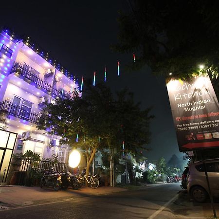 Super Townhouse Kachnar House Vikas Nagar Hotel Hasanganj Exterior photo