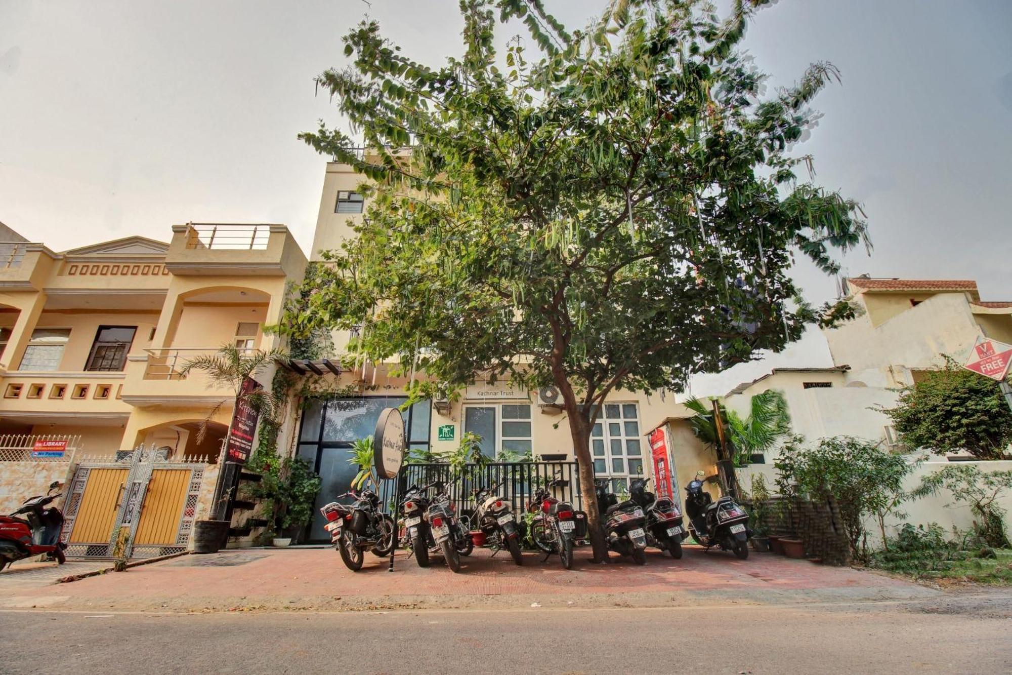 Super Townhouse Kachnar House Vikas Nagar Hotel Hasanganj Exterior photo